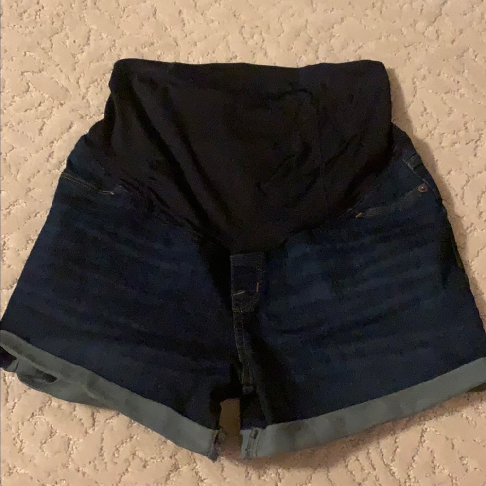 Isabel maternity shorts